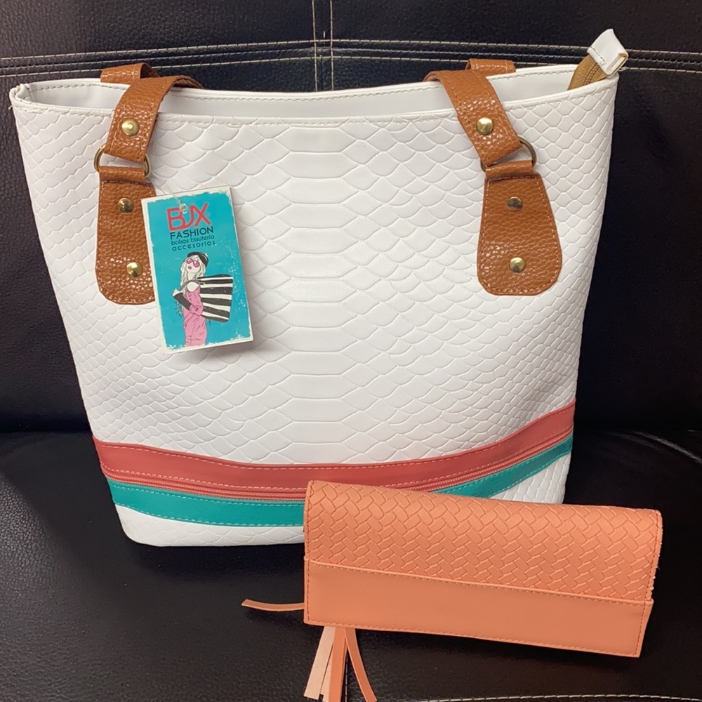 BJX  Fashion White Purse 👛 with a wallet set NWT